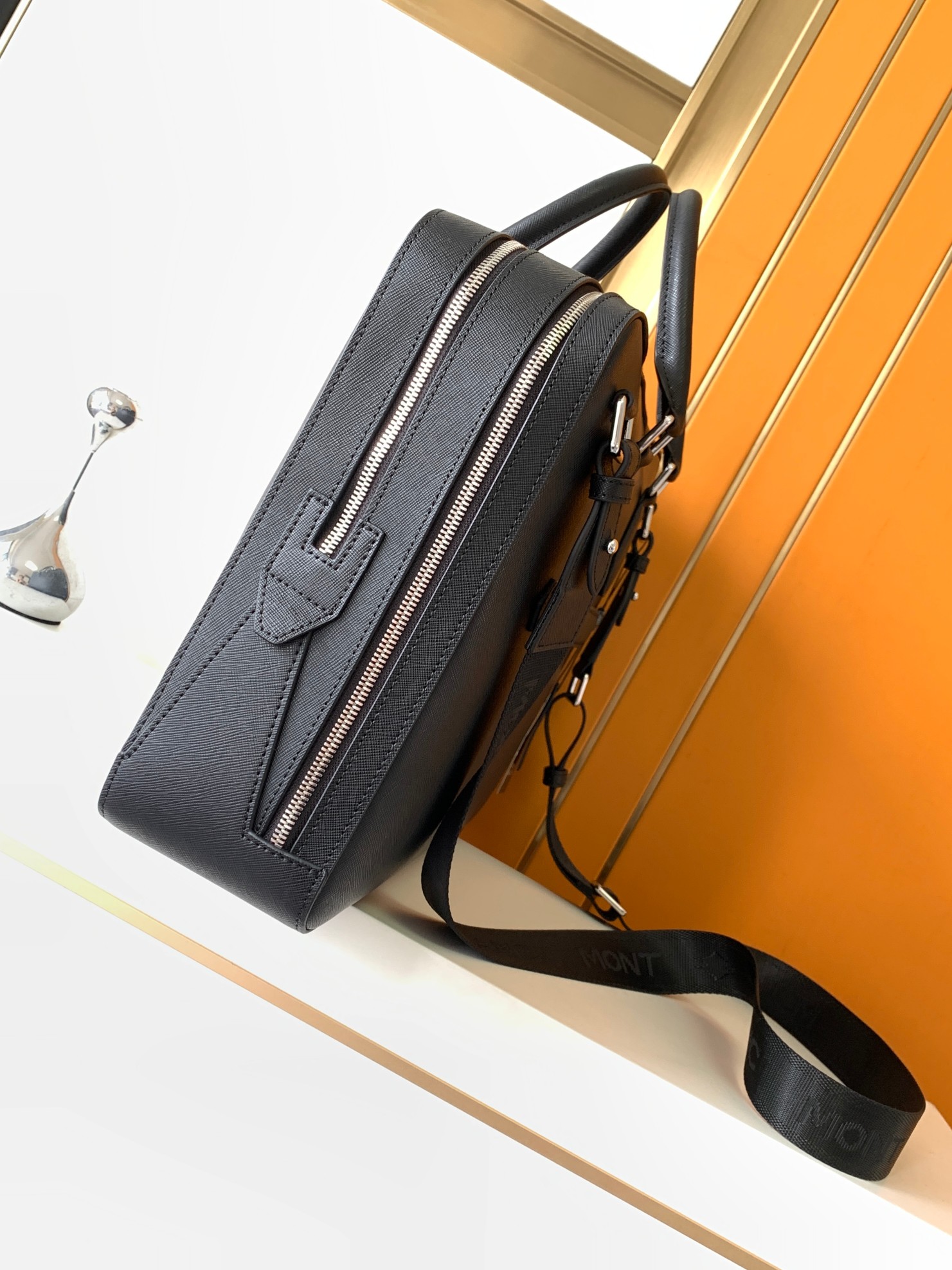 Luxury Men's Top-Handle Bags P - Leather Work Bag 评论和价格